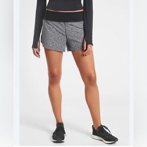 Athleta XS Run With It 3.5” Animal Print Short